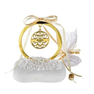 Λευκό Ακανόνιστο Βότσαλο με Χρυσό Μεταλλικό Κύκλο και Καρδιές