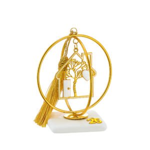 Γούρι 2026 Βότσαλο Μαρμάρου με Χρυσό Σπίτι και Λευκές Λεπτομέρειες