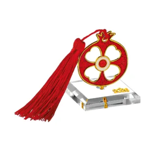 Επιτραπέζιο Γούρι 2026 με Μπορντό Ρόδι και Τετράφυλλο Τριφύλλι