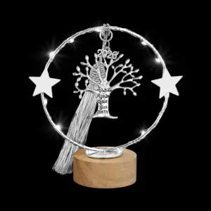 Φωτιζόμενο Γούρι 2026 Ασημί Δέντρο της Ζωής με ευχές σε Ξύλινη Βάση