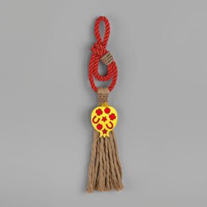 Γούρι 2026 Κόκκινο–Χρυσό Ρόδι με Σύμβολα Τύχης & Μπεζ Φούντα – Κρεμαστό Χειροποίητο