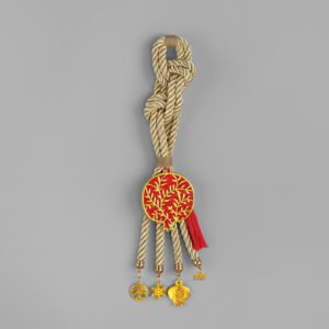 Γούρι 2026 Χρυσό Ρόδι με Κλαδιά – Μπεζ Κορδόνι & Κόκκινη Φούντα