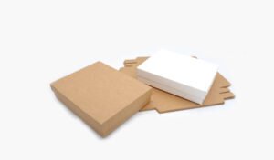 ΧΑΡΤΙΝΟ ΚΟΥΤΙ ME KAΠΑΚΙ 31cm x 22cm x 6.5cm