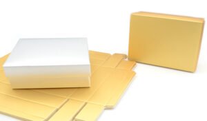 ΧΑΡΤΙΝΟ ΚΟΥΤΙ ΜΕ ΚΑΠΑΚΙ ΧΡΥΣΟ/ΑΣΗΜΙ 34 x 26 x10cm