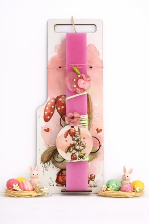 Χειροποίητη Αρωματική Πασχαλινή Λαμπάδα Karaververis Φούξια με Ξύλινη Βάση "Bunny Family"